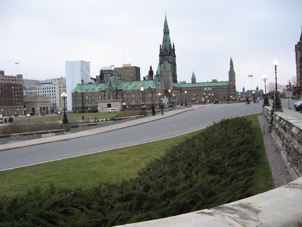 Canadian House of Parliament at 5.00 evening. December and still no SNOW. Global warming is cool. 