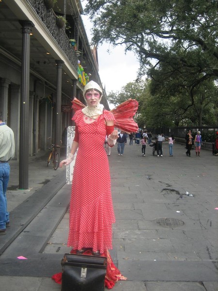 she stood like statue whole time.......like an angel.......cant believe how she cud do that