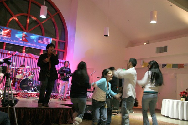 getting the grove on!!!  <a href="http://www.darkexpressions.com"><font color="red">more photos</font></a>