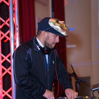 Red Carpet pics from Cheers to 2019 Party